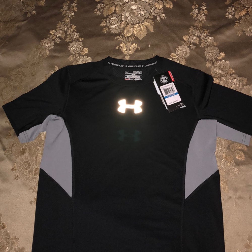 New Boys Under Armour compression shirt YXL
